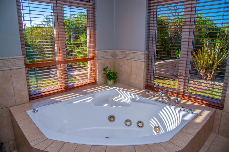 4 Bedroom Property for Sale in Pezula Golf Estate Western Cape